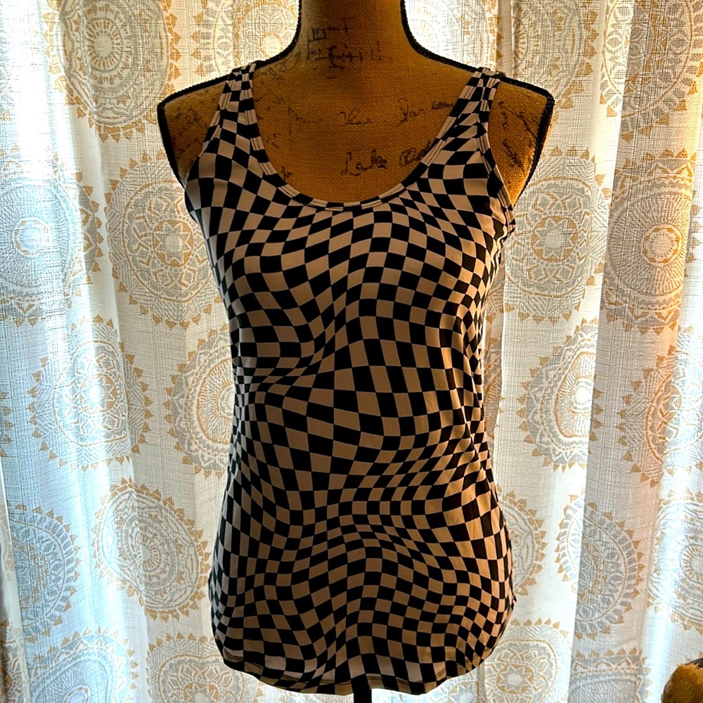 Stretchy L checkered tank.